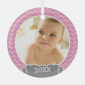 Foto Babys First Kerstmis - roze chevrons grijs Glas Ornament (Voorkant)