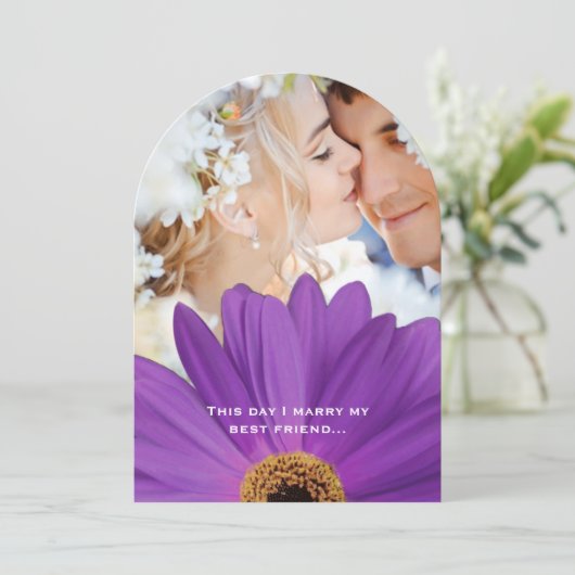 Foto Damask Lavender Gerber Daisy Wedding Kaart (Staand voorkant)