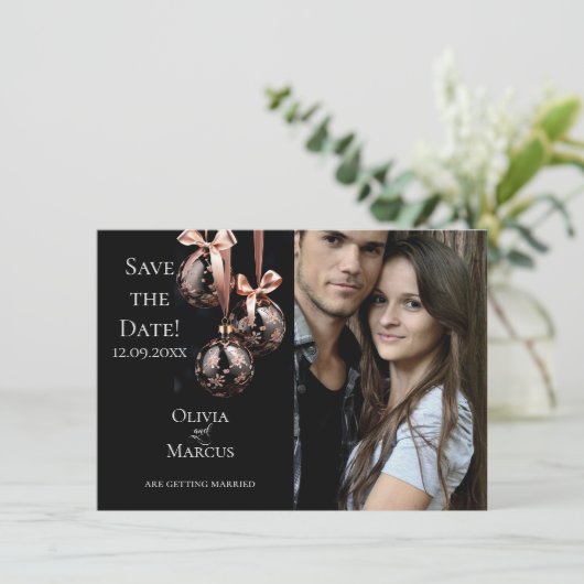 FOTO De datum opslaan | Winter Roze en Onyx Bauble Bedankkaart (Staand voorkant)