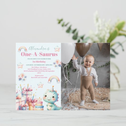 Foto Dinosaurus 1e Verjaardag Kleurrijk Schattige Kaart (Staand voorkant)