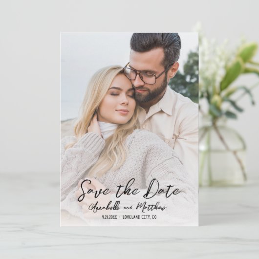 Foto Eenvoudig Script Minimalistische Bruiloft Save The Date (Staand voorkant)