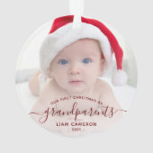 Foto Grootouders Eerste Kerstmis Rode Script Ornament (achterkant)