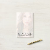 Foto met Afstuderen tekst en overlay Post-it® Notes (Op bureau)