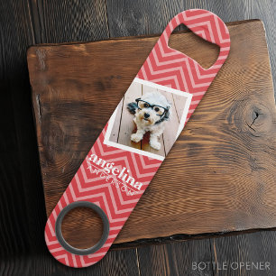 Foto met de aangepaste naam Red Chevron Pattern Speed Flessenopener