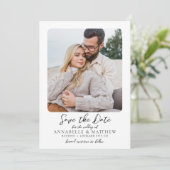 Foto Minimalistisch Script Elegant Wedding Save The Date (Staand voorkant)