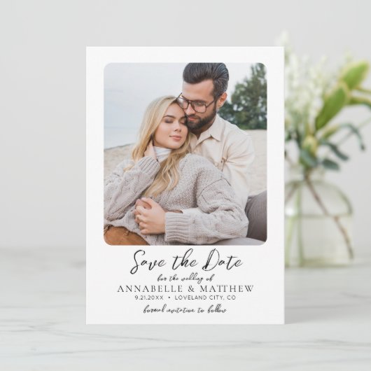 Foto Minimalistisch Script Elegant Wedding Save The Date (Staand voorkant)