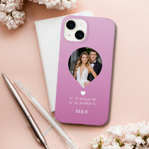 Foto: Monogram Romantic Heart Coodinates Modern Case-Mate iPhone 14 Hoesje