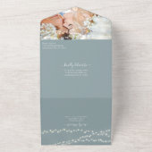 Foto op achterzijde Saliegroen monogram en krans All In One Uitnodiging (Buitenkant)