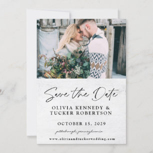Foto op houten roestige Save the Date uitnodiging