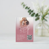 Foto Overlay QR Roos Goud Script Bruiloft RSVP Informatiekaartje (Staand voorkant)