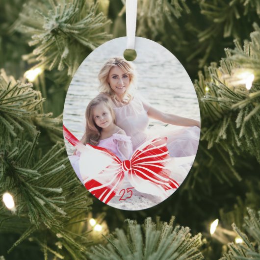 Foto Rood Wit Plaid Bow Keepsake Datum Kerstmis Metalen Ornament (Insitu)