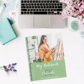 Foto sage groene monogram naam notitieboek