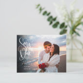 Foto Save the Date Elegante Witte Script Moderne Briefkaart (Staand voorkant)