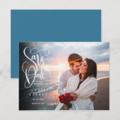 Foto Save the Date Elegante Witte Script Moderne Briefkaart (Voorkant / Achterkant)