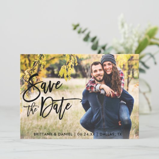 Foto Save The Date Modern Brush Script Kaart (Staand voorkant)
