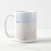Foto van 2 ananassen op een strand koffiemok (Links)