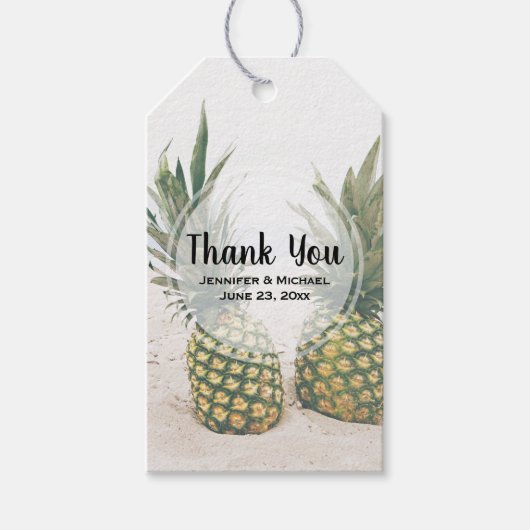 Foto van 2 ananassen op een strandtrouwdag cadeaulabel (Voorkant)