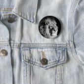 Foto van Black & White Lion Ronde Button 5,7 Cm (In situ)