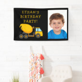 Foto van Black Yellow Cement Truck Spandoek (Insitu)