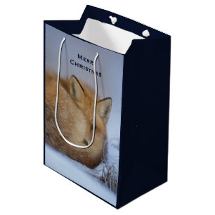 Foto van Cute Little Fox gekrompen in Winter Medium Cadeauzakje