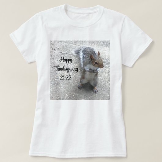Foto van Cute Little Squirrel met Fluffy Tail T-shirt (Design voorkant)