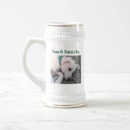 Foto van Cute White Puppy Dog St. Patrick's Day Bierpul