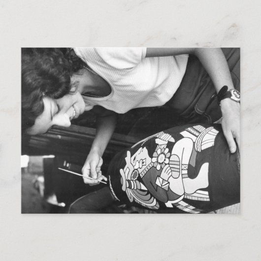 foto van damesschilderaardewerk briefkaart (Voorkant)