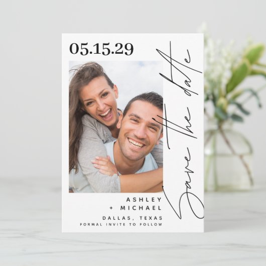 Foto van de moderne hand Lettert script Save The Date (Staand voorkant)
