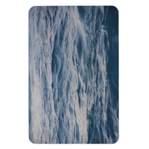 Foto van dichtbij van rimpels in zeewater magneet