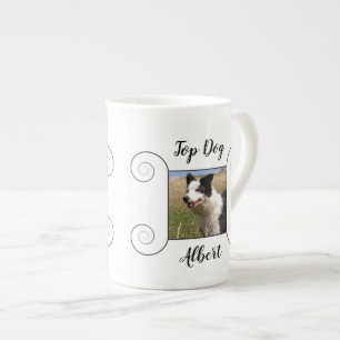 Foto van een kotterhond met handgetekend lijst en porselein kop