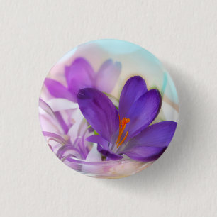 Foto van een Paarse Lente Crocus Ronde Button 3,2 Cm