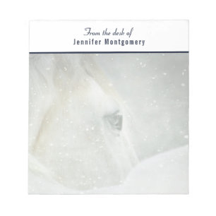 Foto van een prachtig wit paard in de winter notitieblok