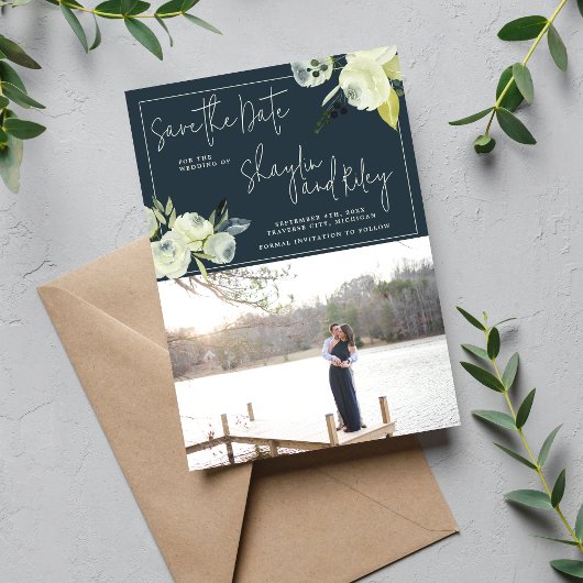Foto van Floral Midnight Blue Save The Date