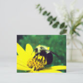 Foto van Fuzzy Bumblebee Briefkaart (Staand voorkant)