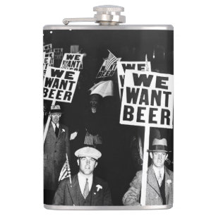 Foto van het Beer Protest van 1950  Heupfles