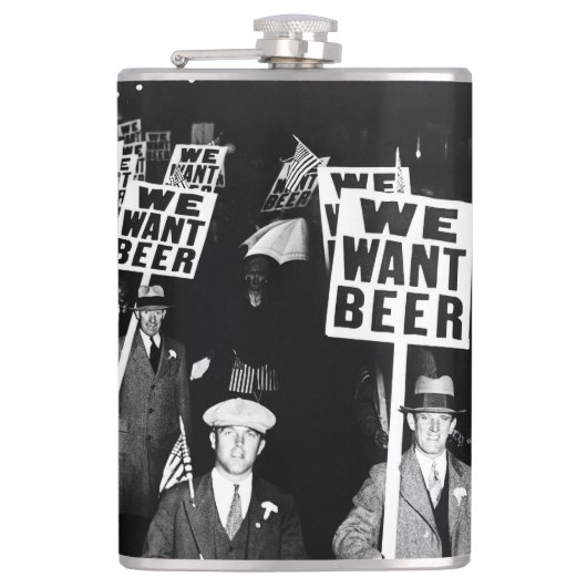 Foto van het Beer Protest van 1950  Heupfles (Voorkant)