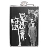 Foto van het Beer Protest van 1950  Heupfles (Achterkant)
