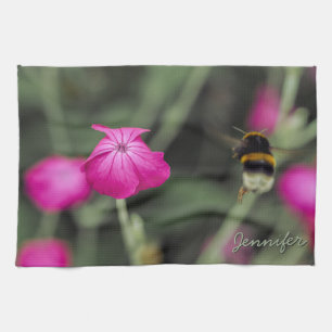 Foto van hommel en roze bloem met naam theedoek