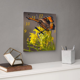 Foto van Milbert's Tortoiseshel Butterfly Close Vierkante Klok