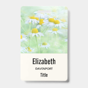 Foto van mooie madeliefjes in een veld badge