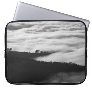 FOTO VAN MOUNTAIN, OVERGELOID MET ZEE VAN KLEUTEN LAPTOP SLEEVE