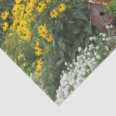 Foto van Rustic Bird House Floral Tissuepapier (Detail)