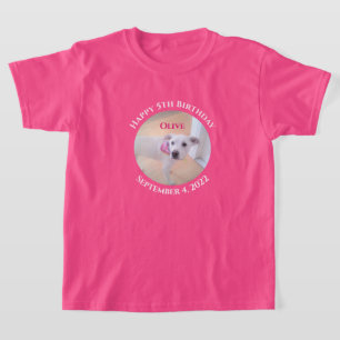 Foto van Schattig Puppy Dog Wearing Hot Pink Scarf T-shirt