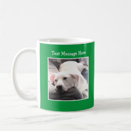 Foto van Tired Dog Resting naast Best Friend Koffiemok