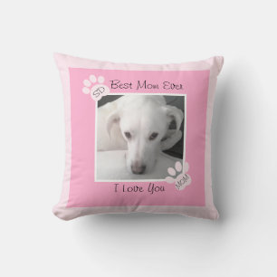 Foto van unieke schattige witte hond met roze pote kussen