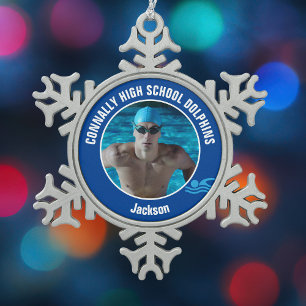 Foto van zwemteam van middelbare school zwemmer tin sneeuwvlok ornament