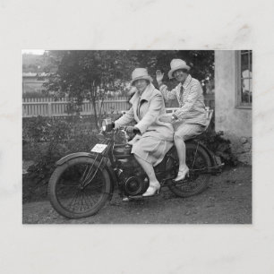 Foto voor vrouwen op de vroege motorfiets  B&W Briefkaart