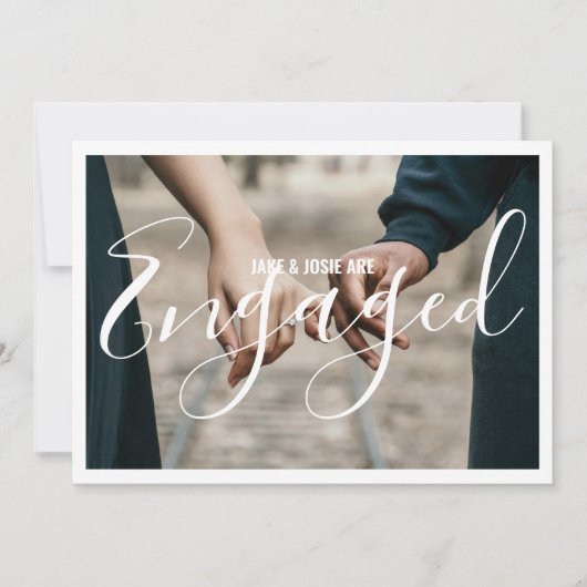 Foto witte rand verloofde aankondiging feestkaart (Voorkant)