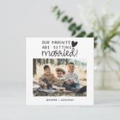 Fotoaankondiging ouders die getrouwde kinderen kri aankondiging (Staand voorkant)