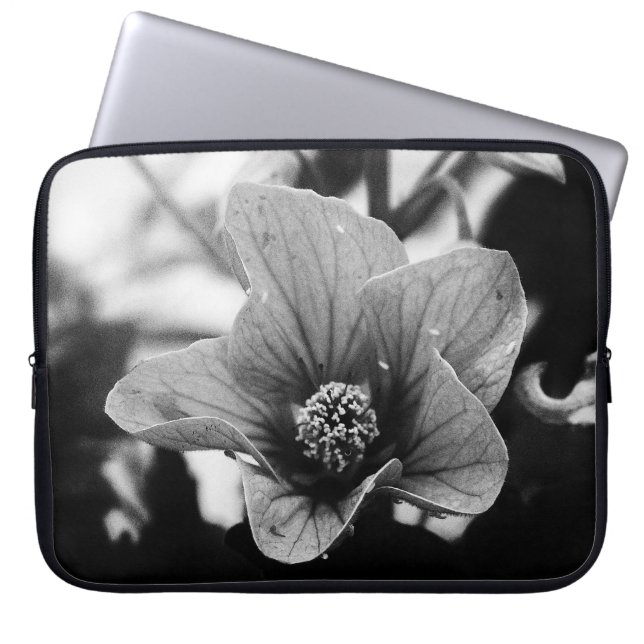 Fotografie van zwarte en witte Floral Laptop Sleeve (Voorkant)